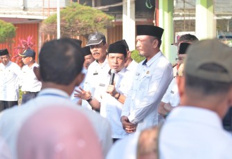 Wakil Walikota Bengkulu Dedy Wahyudi melakukan penataan ulang pedagang Pasar Minggu bersama Sekretaris Daerah Kota Bengkulu Marjon dan beberapa kepala Organisasi Perangkat Daerah (OPD), Rabu (10/10).