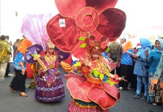 Karnaval Kain Besurek.