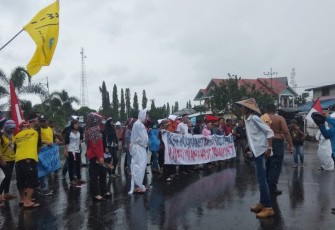 Demo Serbu di Depan Kantor Bupati Bengkulu Utara