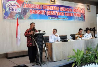 Sekda Nopian Adusti saat membuka secara resmi Jambore/Orientasi Gerakan Institusi Bangkit (GESIT) Bagi Kader PPKBD, di salah satu hotel kota Bengkulu, Jumat (23/11/2018)