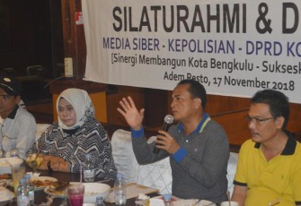 Kapolda Bengkulu Brigjen Pol Drs. Coki Manurung, SH., M.Hum saat memberi arahan dalam acara silaturahmi dan diskusi bersama SMSI dan DPRD Kota Bengkulu