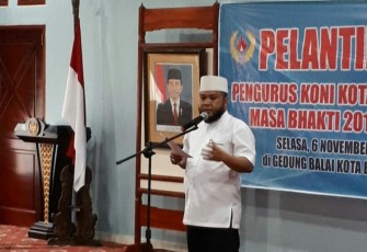 Walikota Helmi Hasan usai melantik pengurus KONI Kota Bengkulu,  Selasa (06/11)