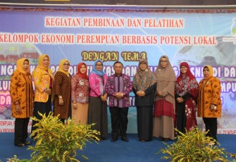 Foto bersama usai acara Pelatihan Perempuan