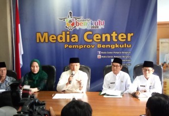Plt Gubernur Bengkulu Rohidin Mersyah saat gelar Konferensi Pers 