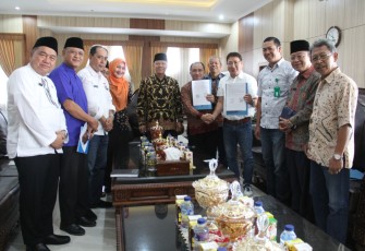 Foto bersama usai audiensi antara Pemprov dan PT Bengkulu Prima Industri