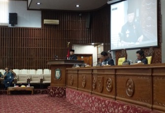 Plt Gubernur Bengkulu Rohidin Mersyah Memebacakan Nota Penjelasan Gubernur Bengkulu Dalam Rapat Paripurna  ke – 16 Masa Persidangan ke – III Tahun Sidang 2018