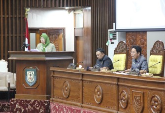 Paripurna DPRD Provinsi Bengkulu Pandangan Umum Fraksi-fraksi Terhadap Dua Raperda