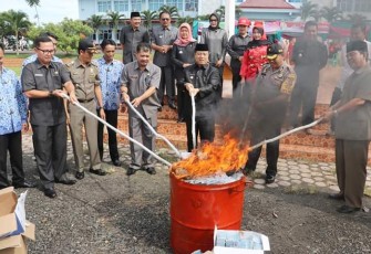 Pembakaran ribuan KTP-el invalid dan pergantian