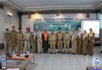 Sekretaris Daerah Provinsi Bengkulu Nopian Andusti Foto Bersama Dengan Forum Germas Provinsi Bengkulu 