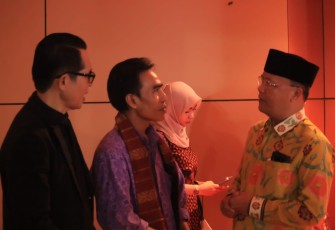 Plt Gubernur Benglulu bersama Ketua Pusat Pengembangan Perfilman Indonesia, Maman Wijaya, didampingi salah satu produser film tanah air, Evrizon Yulis.