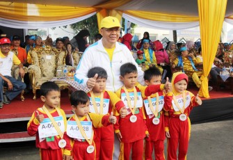 Gubernur Bengkulu Rohidin Mersyah membuka secara resmi Bengkulu Kids Marathon 2018.