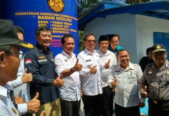 Bupati Bengkulu Tengah Dr. H. Ferry Ramli, SH, MH Resmikan Sumur Bor Desa Taba Lagan Kecamatan Pagar Jati Kabupaten Bengkulu Tengah