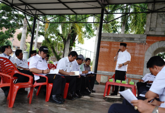 Rapat di lokasi rencana renovasi lapangan merdeka