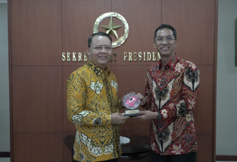 Penyerahan cindra mata 