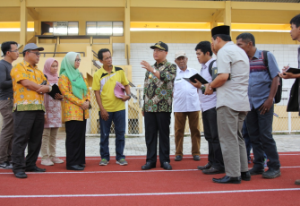 Gubernur Bengkulu Rohidin Mersyah bersama rombngan meninjau beberapa spot pembangunan Stadion Sawah Lebar Bengkulu