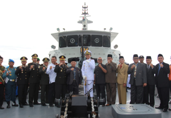 Sekretaris Daerah Provinsi Bengkulu Nopian Andusti hadiri peringatan upacara tabur bunga di laut dalam rangka Hari Dharma Samudera