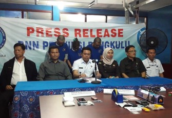 BNN Provinsi Bengkulu saat gelar press release barang bukti dan tersangka, Kamis (21/02/2019).