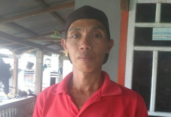 Yandi saat diwawancarai di kediamannya