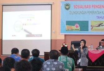 Ketua Tim Pemeriksan Gratifikasi KPK RI Devi Lisnawati Memberikan Materi Sosialisasi Tentang Gratifikasi