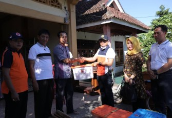 Plt Bupati Bengkulu Selatan Gusnan Mulyadi Serahkan Bantuan 