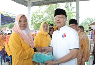 Gubernur Bengkulu Rohidin Mersyah Berikan Bantuan 