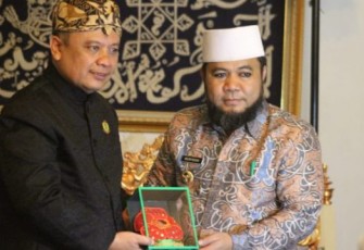 Wali Kota Bengkulu Helmi Hasan Dan Sultan Sepuh XIV Pangeran Radja Adipati Arief Natadiningrat