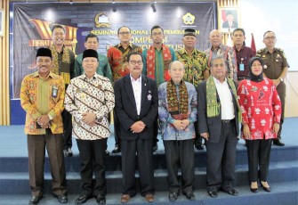 Gubernur Bengkulu Rohidin Mersyah Foto Bersama 