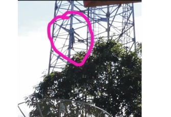 Aksi H yang nekat mencoba bunuh diri dengan memancat Tower