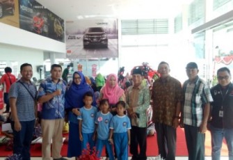 Foto bersama saat pembukaan lomba