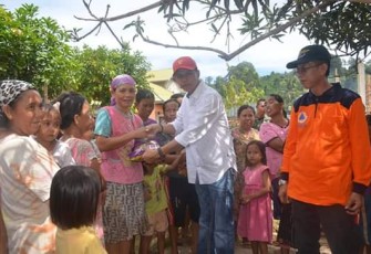 Bupati Kaur Berikan Bantuan ke Warga Korban Banjir