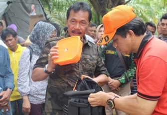 Bupati Bengkulu Tengah Ferry Ramli Salurkan Bantuan Di Desa Genting Kecamatan Bang Haji Kabupaten Bengkulu Tengah 