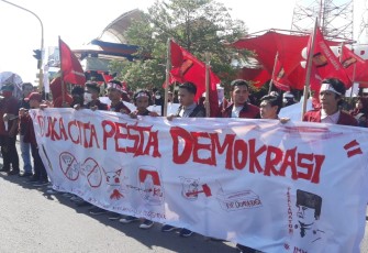 Aksi Unjuk Rasa Aktivis IMM Kota Bengkulu di Simpang Lima Ratu Samban Kota Bengkulu 