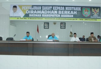 Penyaluran zakat kepada mustahik "Di Ramadhan Berkah" Baznas Kabupaten Asahan di Aula Melati, kantor Bupati Asahan