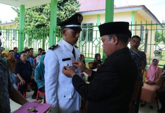 Camat Air Besi Kalman Damawi, S.Sos Lantik Pjs Kepala Desa Lubuk Balam Akibah