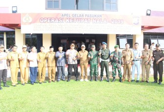 Bupati Bengkulu Selatan Gusnan Mulyadi Foto Bersama  