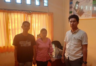 Pasangan Nikah Siri (kiri)