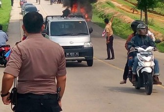 Diduga Akibat Korsleting, Mobil Sedan Terbakar di Jalinsum Asahan