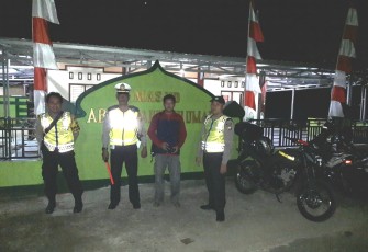 Kapolsek Muara Bangkahulu Hadiri Pawai Obor di Kelurahan Bentiring Permai
