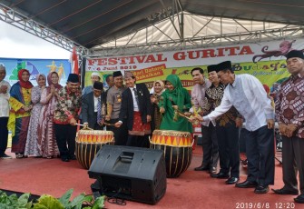 Bupati Kaur Halal Bihalal dan Buka Festival Kuliner Gurita