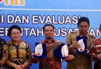Wakil Wali Kota Bengkulu Dedy  Wahyudi Menerima Dua Penghargaan Treasury Award Dari Dirjen Perbendaharaan Kementerian  Keuangan RI 