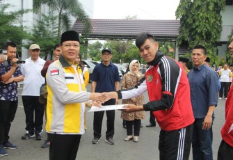 Gubernur Bengkulu Rohidin Mersyah Lepas Atlet MMA Bengkulu