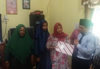 Wakil Wali Kota Bengkulu Dedy  Wahyudi Berikan Santunan Kepada Almarhum Rian Hidayat