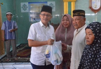 Pemkot Bengkulu Berikan Sembako Warga Kampung Melayu