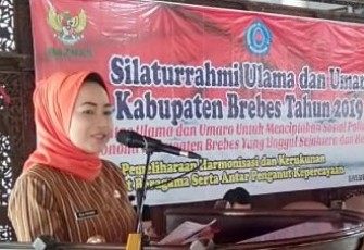 Bupati Brebes Hj Idza Priyanti SE MH dalam Silaturahmi Ulama dan Umara se Kabupaten Brebes di Pendopo Kabupaten