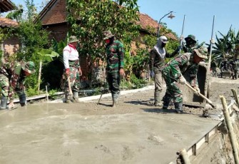 Bahu Membahu Selesaikan Proyek TMMD