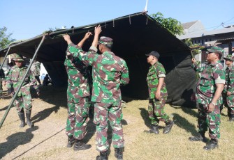 Pemasangan Tenda Untuk Acara Pembukaan TMMD 105