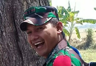 Candaan Dansatgas Menghilangkan keletihan Prajurit Satgas TMMD