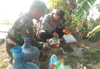 Sukseskan TMMD, TNI dan Warga Pertahankan Keguyuban 