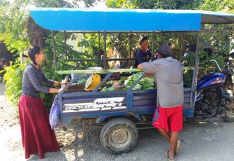 Kosim Pedagang Keliling satu dari banyak pedagang di Desa Jatimulya