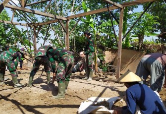 Tentara Ganti Total Kayu Saat Merehab Rumah Sunarto